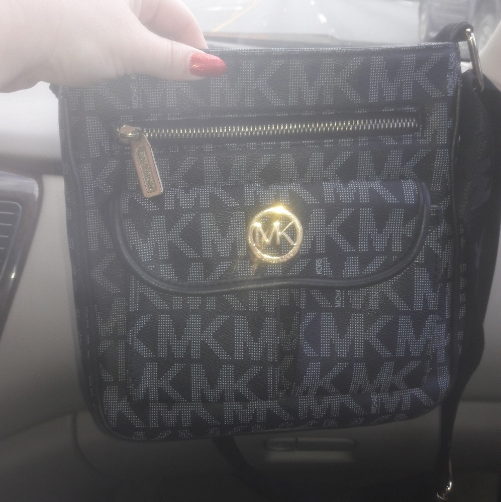 Large crossbody no name
